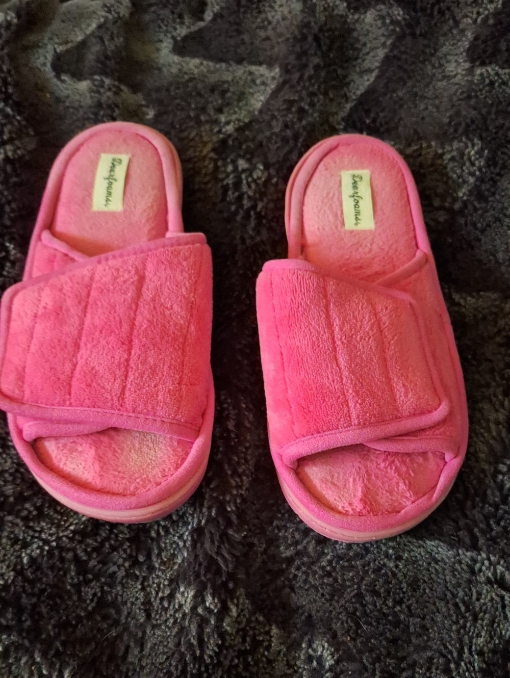 Dearfoams Plush Adjustable Slide Slippers in Bright Pink